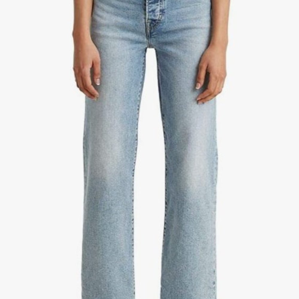 Levi’s ribcage straight, size 28.